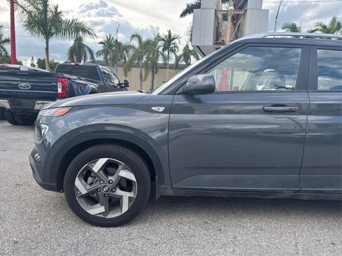 Used 2025 Hyundai Venue SEL FWD image 23