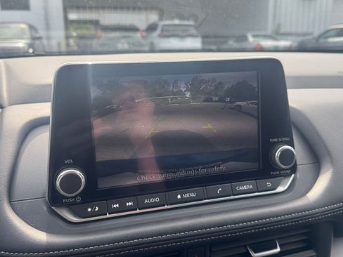 Used 2025 Nissan Rogue SV FWD image 24