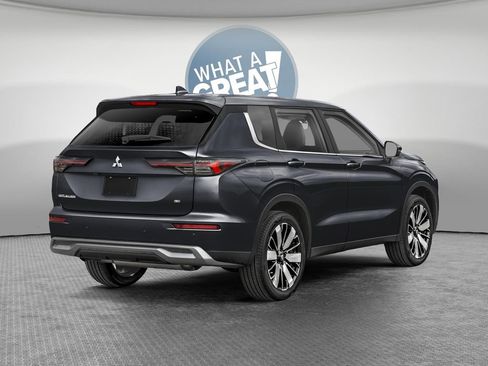 New 2026 Mitsubishi Outlander LE AWD/4WD image 2