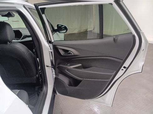 New 2026 Chevrolet Trax LT w/ Sunroof Package FWD image 10