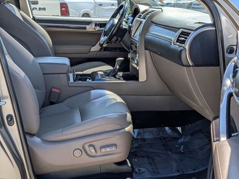 Used 2021 Lexus GX 460 Premium w/ Premium Package AWD/4WD image 32