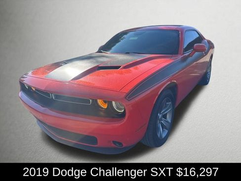Used 2019 Dodge Challenger SXT RWD image 7