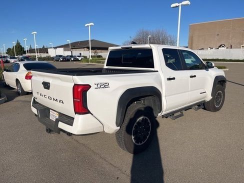Used 2024 Toyota Tacoma TRD Off-Road image 5