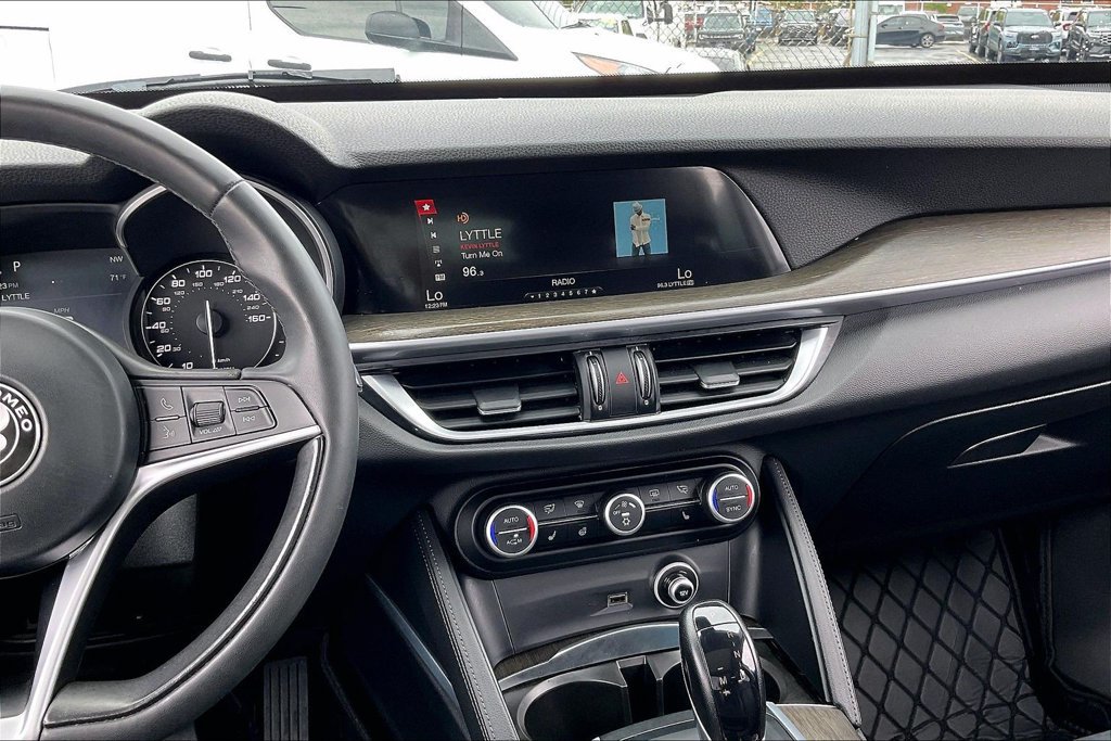 Used 2018 Alfa Romeo Stelvio Ti AWD/4WD image 5