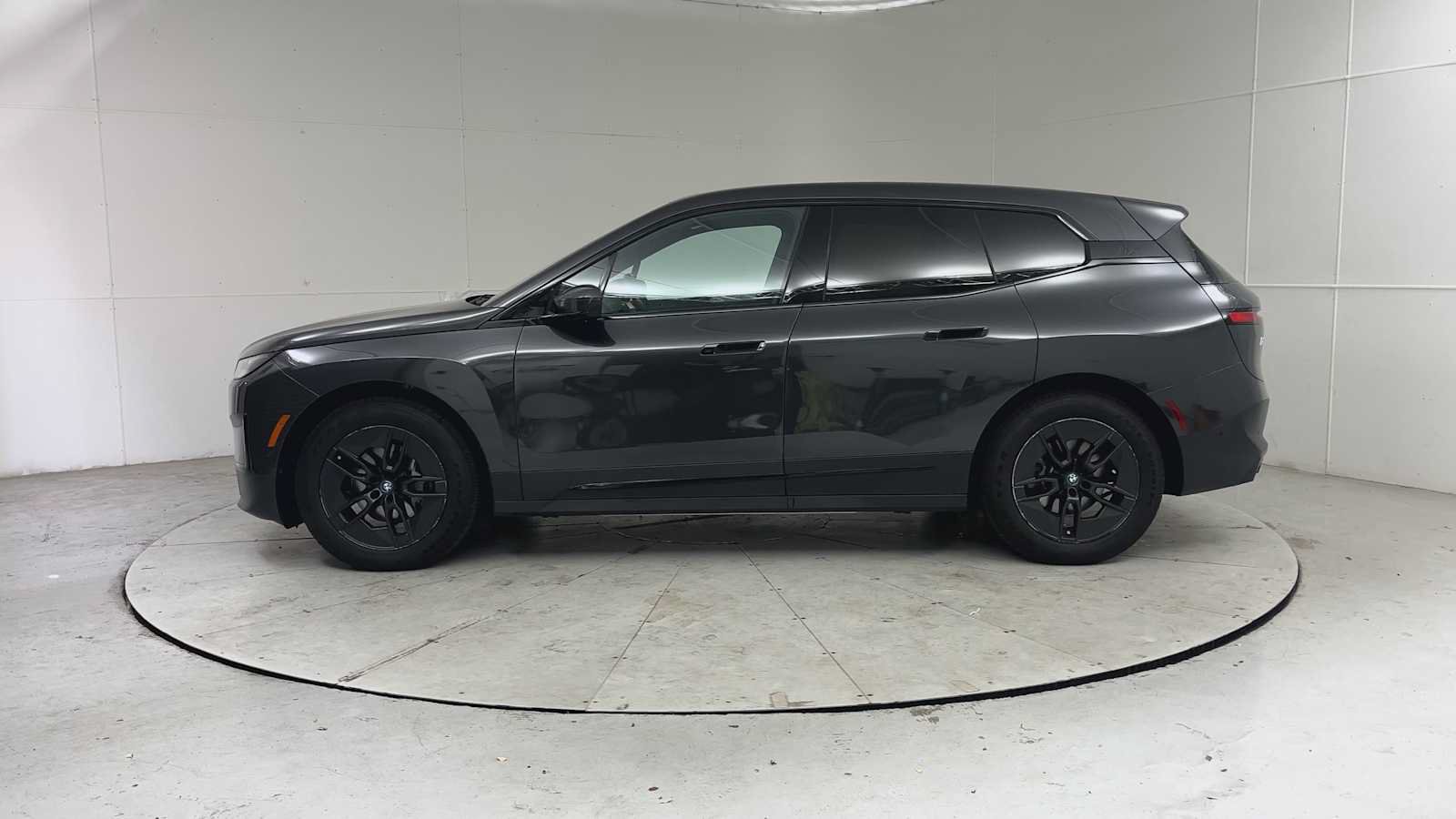 Used 2024 BMW iX xDrive50 w/ Convenience Package AWD/4WD image 5