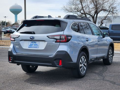 Used 2021 Subaru Outback Premium image 7
