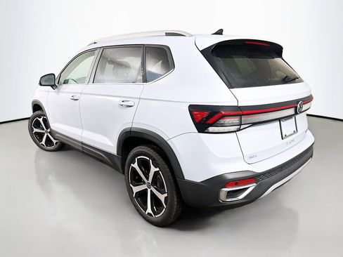 New 2026 Volkswagen Taos SEL image 5