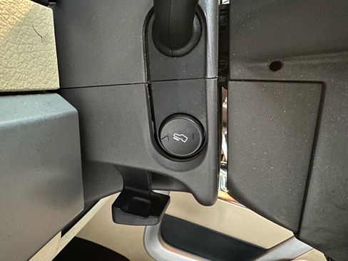 Used 2014 Ford F150 Lariat w/ Equipment Group 501A Mid image 35