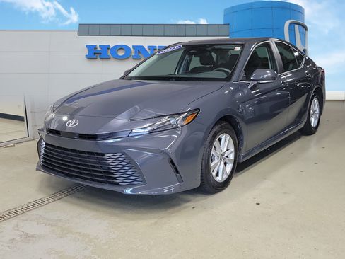 Used 2025 Toyota Camry LE FWD image 2