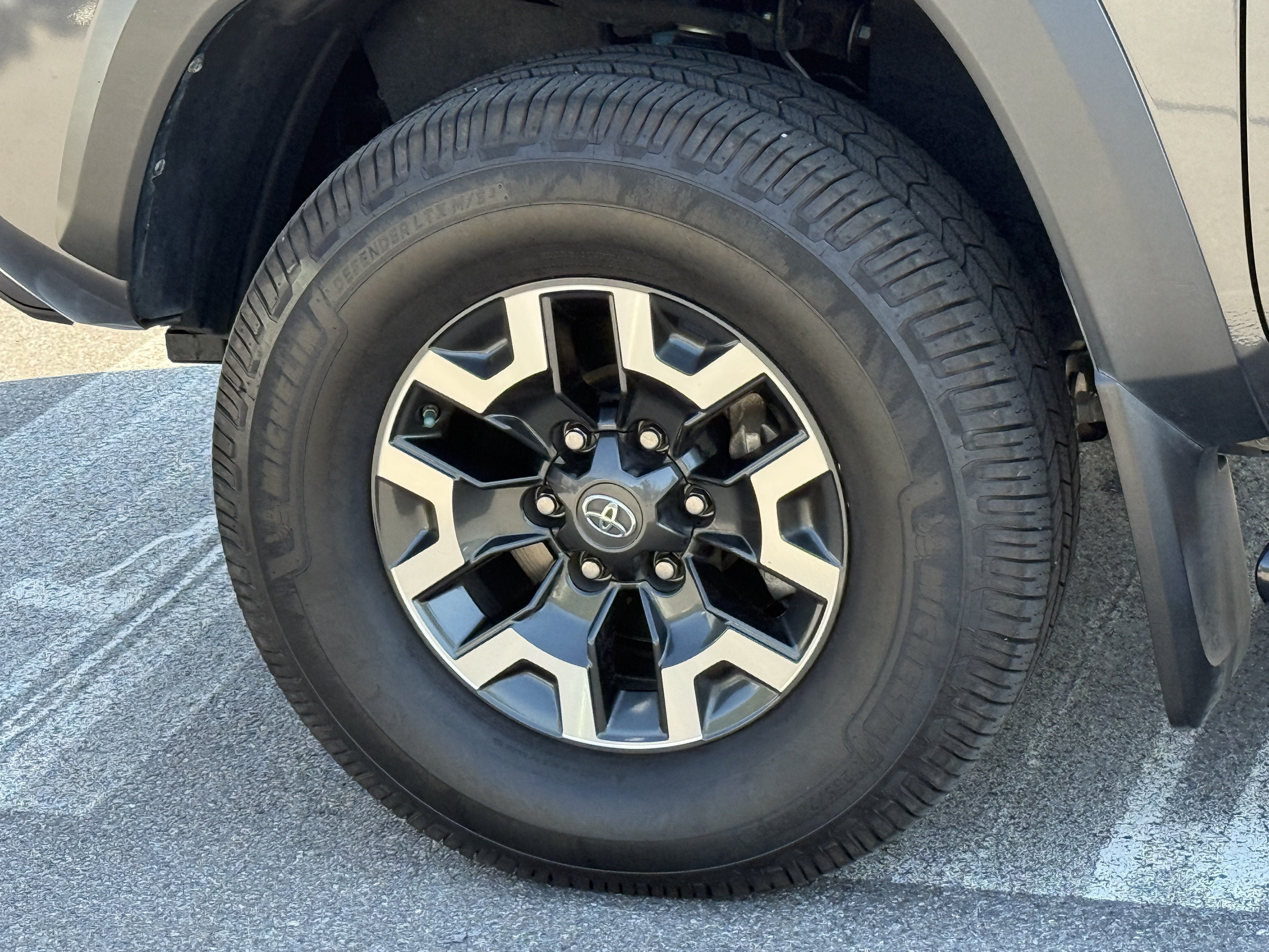 Used 2019 Toyota Tacoma TRD Off-Road AWD/4WD image 9