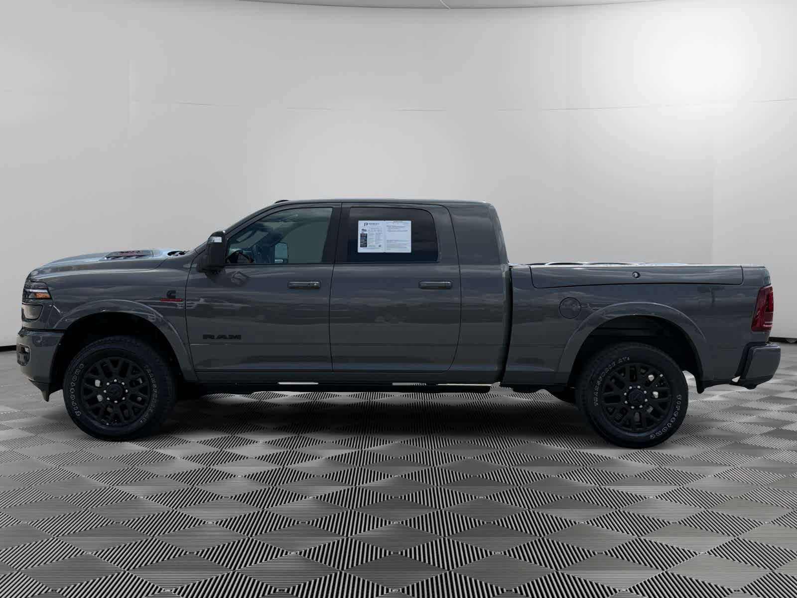 Used 2026 RAM 2500 Limited AWD/4WD image 2