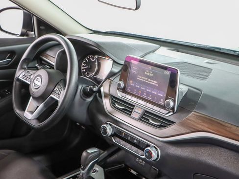 Used 2024 Nissan Altima 2.5 SV image 25