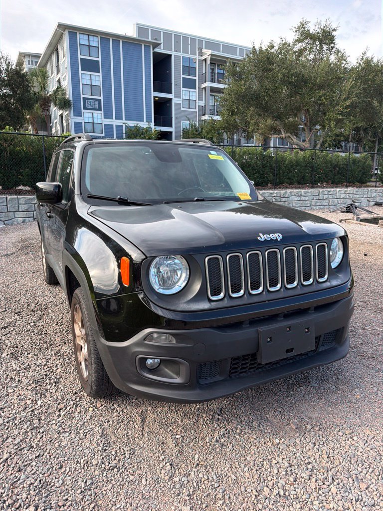 Used 2016 Jeep Renegade Latitude AWD/4WD image 2