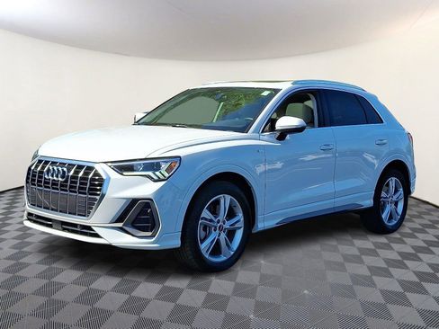 Used 2023 Audi Q3 2.0T Premium w/ Convenience Package AWD/4WD image 3