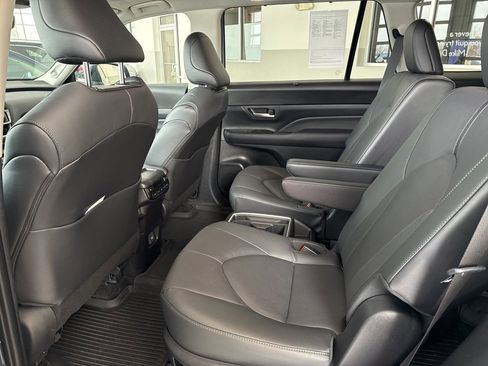 Used 2025 Toyota Grand Highlander AWD Hybrid image 10