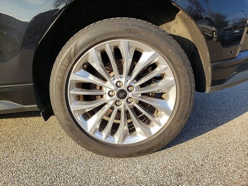 Certified 2021 Ford Edge Titanium w/ Equipment Group 301A image 15