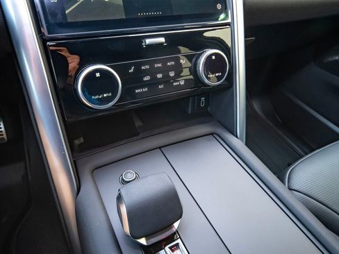 New 2026 Land Rover Discovery Limited Edition image 26