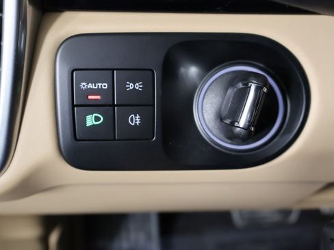 Used 2022 Porsche Cayenne GTS image 38