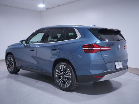 Used 2025 BMW X3 xDrive30i w/ Premium Package image 3