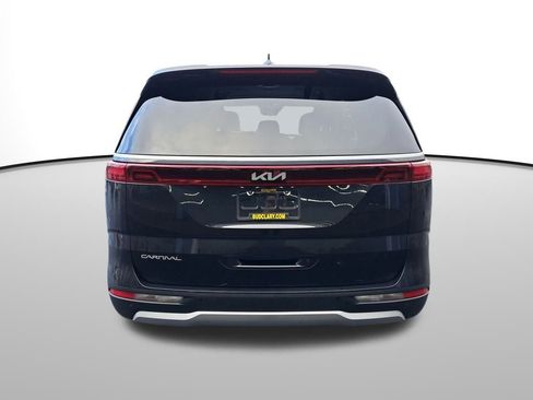 Used 2024 Kia Carnival LX image 5