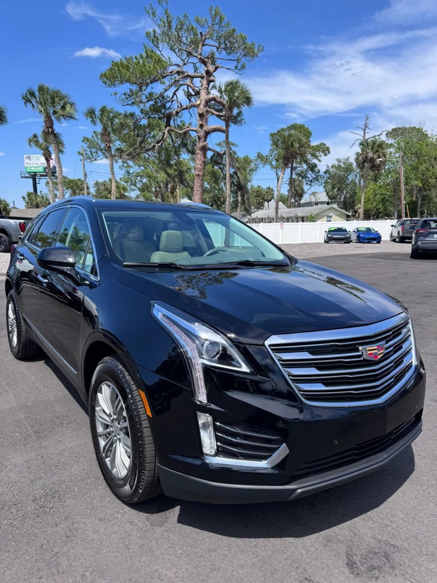 Used 2017 Cadillac XT5 Luxury w/ Driver Awareness Package FWD image 3