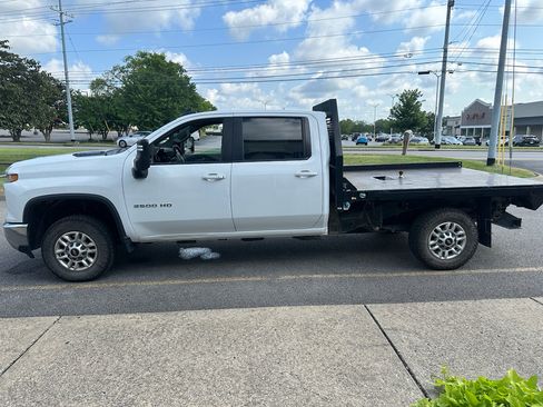 Used 2024 Chevrolet Silverado 2500 LT w/ Convenience Package AWD/4WD image 9
