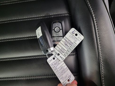 Used 2024 Ford Edge SEL w/ Convenience Package image 25