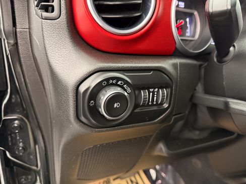 Used 2018 Jeep Wrangler Unlimited Rubicon w/ Safety Group AWD/4WD image 19