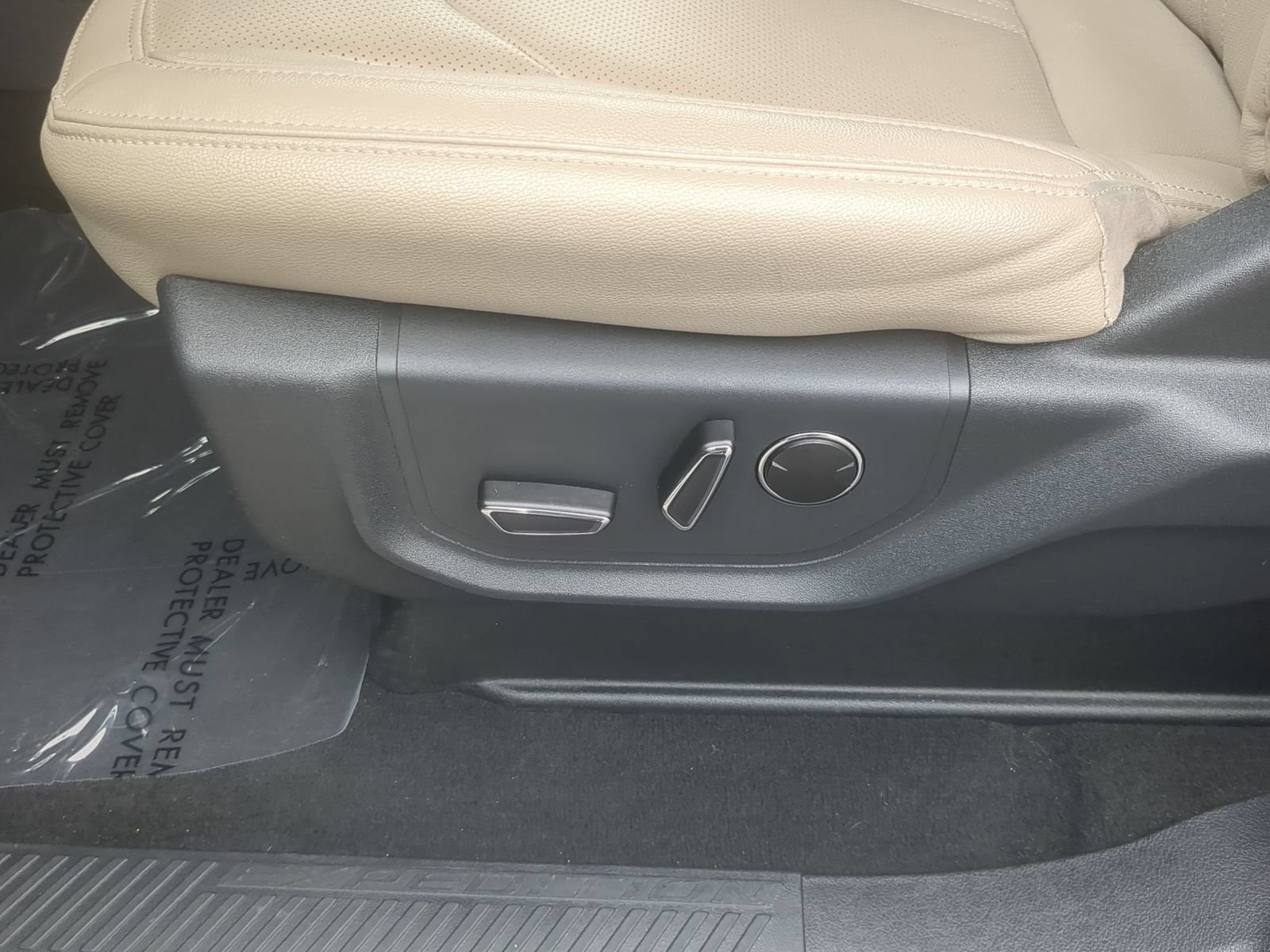 Used 2024 Ford Expedition Limited RWD image 14