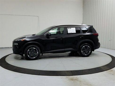 Used 2024 Nissan Rogue SV w/ SV Premium Package image 4