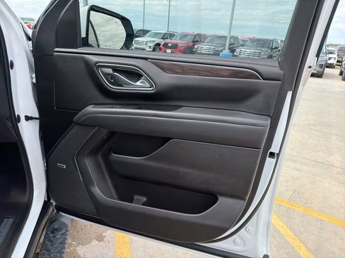 Used 2023 Chevrolet Tahoe Z71 w/ Luxury Package AWD/4WD image 29