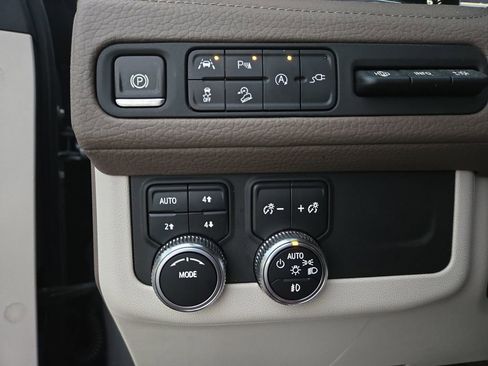 Used 2021 GMC Yukon Denali w/ Denali Premium Package image 25