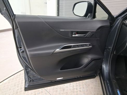 Used 2024 Toyota Venza Limited image 19