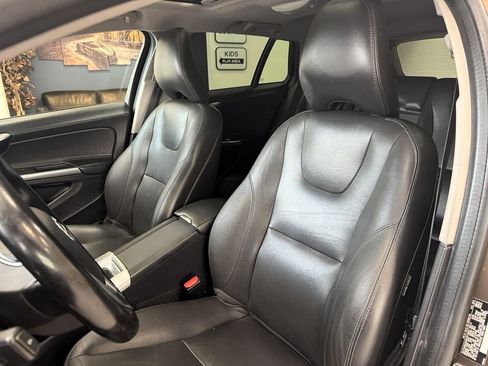 Used 2018 Volvo V60 T5 Cross Country w/ Convenience Package image 17