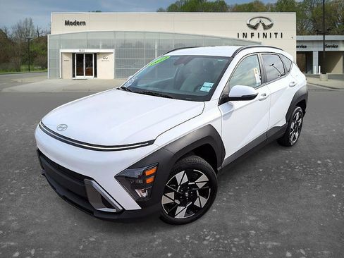 Used 2025 Hyundai Kona SEL image 1