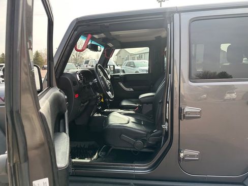 Used 2016 Jeep Wrangler Unlimited Rubicon image 10