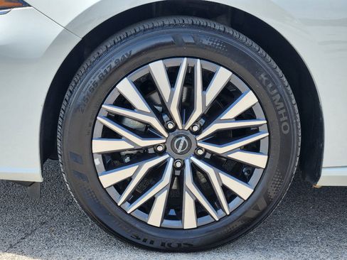 Used 2025 Nissan Altima 2.5 SV image 10