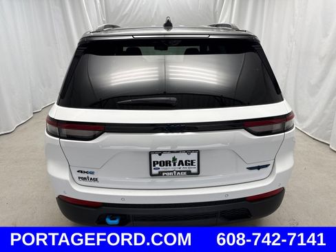 Used 2023 Jeep Grand Cherokee Trailhawk w/ Luxury Tech Group III AWD/4WD image 3