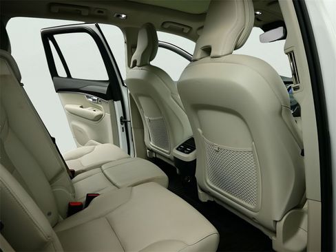Used 2019 Volvo XC90 T5 Momentum image 8