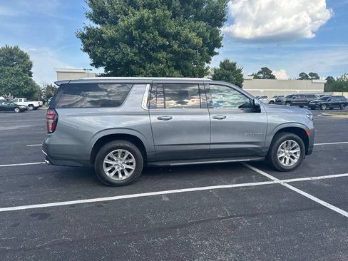 Used 2022 Chevrolet Suburban Premier RWD image 7