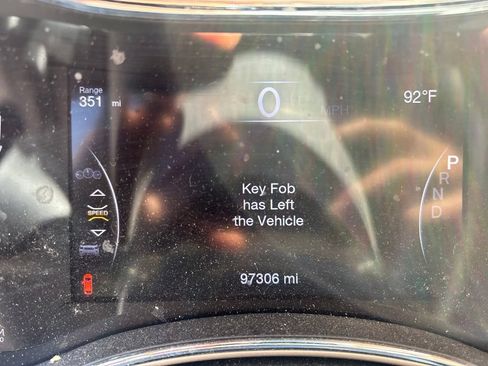 Used 2017 Jeep Grand Cherokee Limited AWD/4WD image 2
