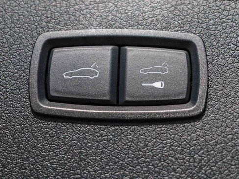 Used 2024 Porsche Macan image 41