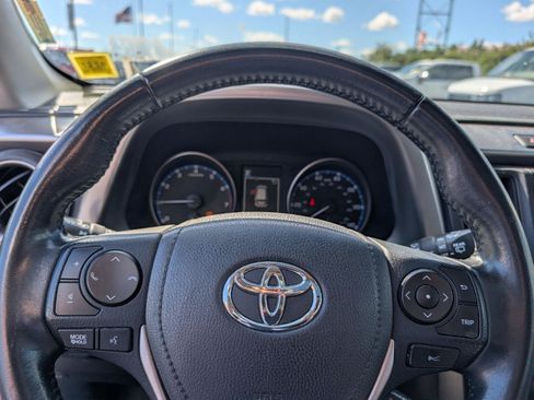 Used 2018 Toyota RAV4 XLE AWD/4WD image 11