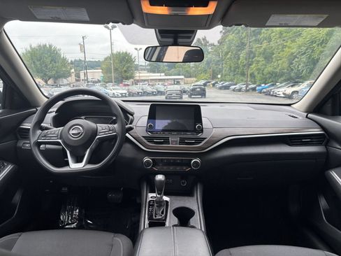 Used 2025 Nissan Altima 2.5 SV FWD image 28