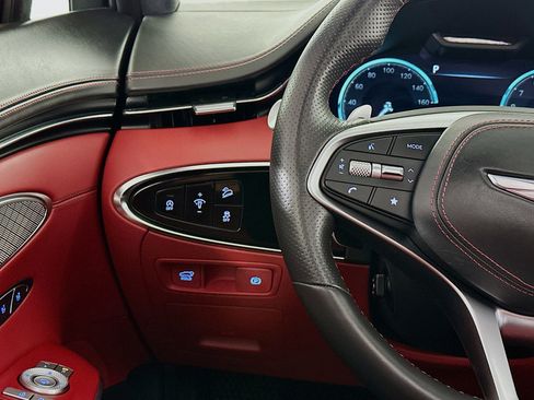 Used 2024 Genesis GV70 3.5T Sport w/ Sport Prestige Package image 10