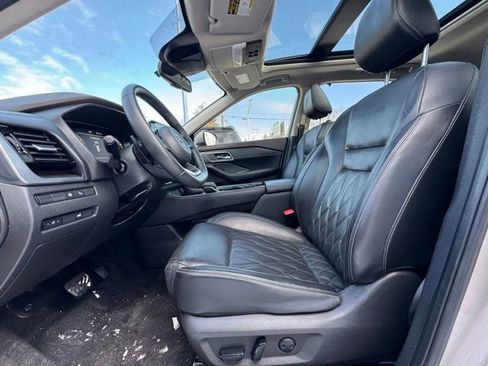 Used 2021 Nissan Rogue Platinum image 10