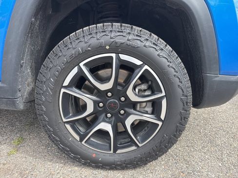 Used 2025 Jeep Compass Trailhawk AWD/4WD image 4
