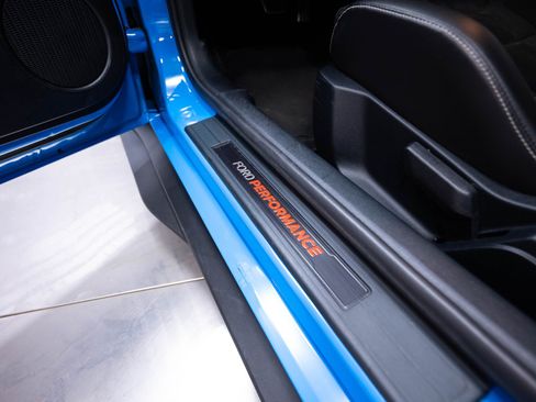 Used 2022 Ford Mustang Shelby GT500 w/ Carbon Fiber Track Pack RWD image 9