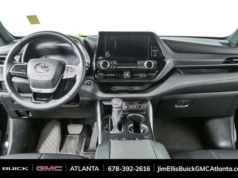 Used 2024 Toyota Highlander XSE FWD image 16