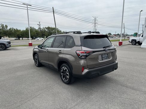 Used 2025 Subaru Forester Premium AWD/4WD image 5